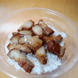 หมูกรอบ ชวนชิม (โรงอาหารกลาง 1 เบอร์ 16)