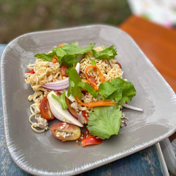 ยำมาม่าหมูสับ