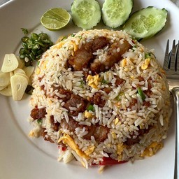 ข้าวผัดแหนมหมูสามชั้น