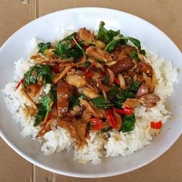 ข้าวผัดกะเพรา ขาหมู