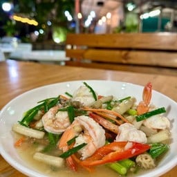 ไหลบัวผัดกุ้ง