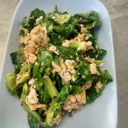 แขนงผัดไข่(กับ)