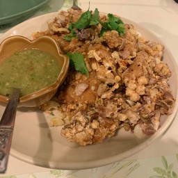 เนื้อปลากะพงทอดพริกเกลือ FRIED FISH FILLETS, WITH CHILLI & GARLIC