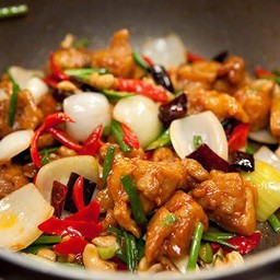 ไก่ผัดซอสพริกแห้ง