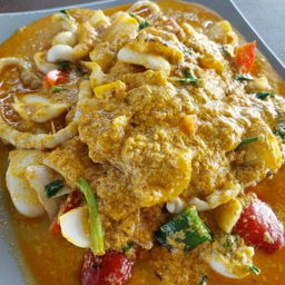 หมึกผัดผงกะหรี่