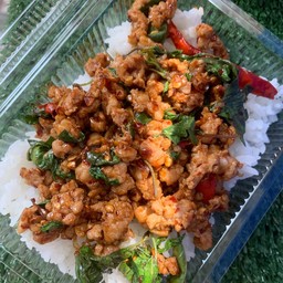 ข้าวกระเพราเนื้อโคขุน&เนื้อย่างโคขุน