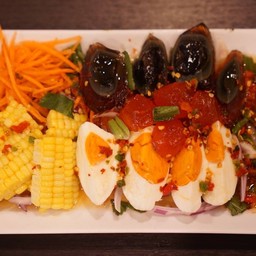 ยำสามไข่