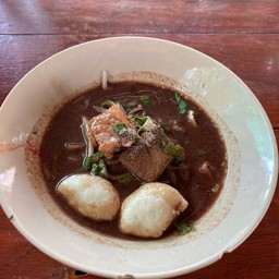 ก๋วยเตี๋ยวเรือรถรางกลางซอย กาหลง