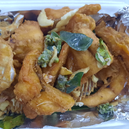 ปลาทับทิมทอดกระเทียม Deep Fried Red tilapia fish