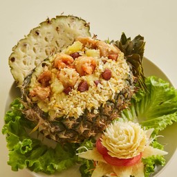 ข้าวอบสัปปะรด BAKED RICE IN PINEAPPLE