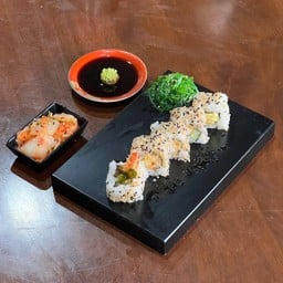 Uramaki tempura roll