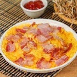 ข้าวไข่ข้น เบคอนรมควัน