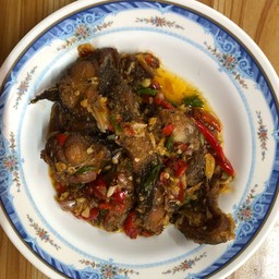 ปลาดุกทอดราดพริกเกลือ