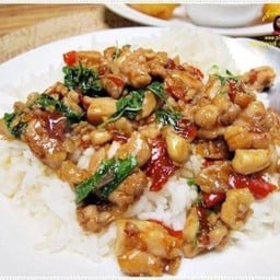 กระเพราไก่พริกแห้ง