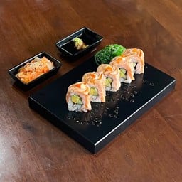 Uramaki salmon burn