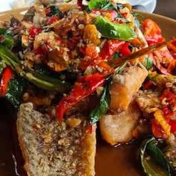 ปลากะพงราดพริก (1 ตัว)