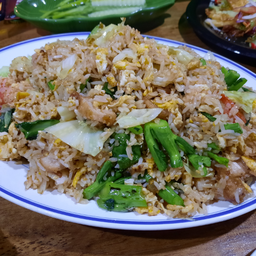 ข้าวผัดรถไฟ  Thai style Fried rice with pork and kale