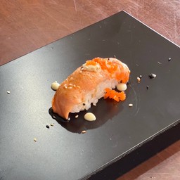 Salmon nigiri burn
