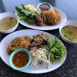 ร้านก๋วยเตี๋ยวเดินดงพิชชา ศรีราชา