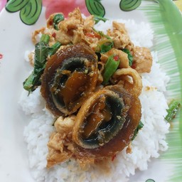 ข้าวกะเพราไก่ไข่เยี่ยวม้า