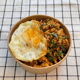 ข้าวกะเพราพริกแห้ง ไก่สับ+ไข่ดาว ( พิเศษ )