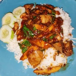 ครัวลูกปัด(  ข้าวกะเพรา  ยำแซ่บๆ) 1