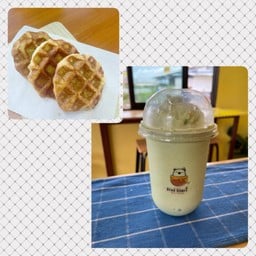 นมหมีปั่นชาเขียว + วาฟเฟิล ออริจินอล 3 ชิ้น