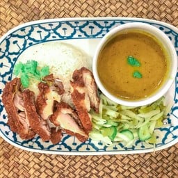 ข้าวมันเเกงไก่ทอด