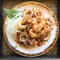 ปลาหมึกไข่คั่วพริกเกลือ กับข้าว