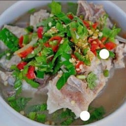 ชายสี่บะหมี่เกี้ยว เซเว่น คลองรั้ง ทางหลวง 304