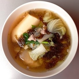 แกงจืดเต้าหู้สาหร่ายวุ้นเส้นหมูสับ