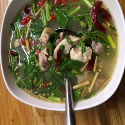 ไก่บ้านต้มยำ