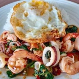 กระเพรา ทะเล + ไข่ดาว