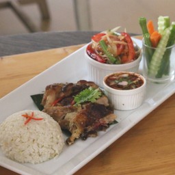 ข้าวไก่ย่างชนบทส้มตำกุ้ง