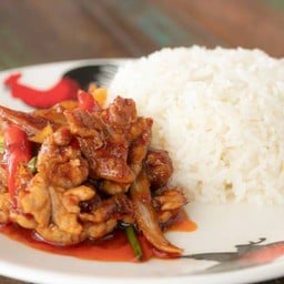 กะเพราไก่ชิ้น+ไข่ต้ม