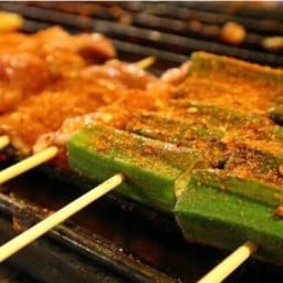 สามล้อหม่าล่า (หน้าซอยเกียรติ)