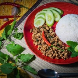 เจ๊เพราราดหน้ายอดผัก เจ้าเก่าครอง4 ร้านหน้าศูนย์อาหารค่ายมวย