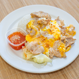 ข้าวหมูกะทะผัดไข่