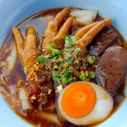 น้องใหม่ก๋วยจั๊บโบราณ ตลาดนัดวัดช่องลม ไม่มี