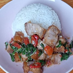 กะเพราหมูกรอบ(ราดข้าว)