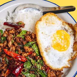 ข้าวกะเพราหมูสับพริกแห้ง+ไข่ดาว