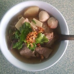 ก๋วยเตี๋ยวน้ำตกป้าสวย