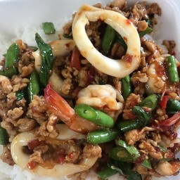 กะเพรารวม หมูสับ กุ้ง หมึก🐖🦐🦑