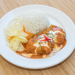 ข้าวไก่ทอดซอสแพนง