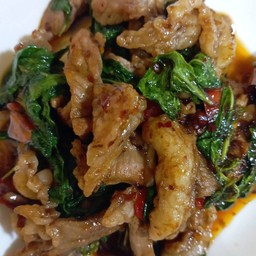 กะเพราเนื้อชิ้นติดมันเป็นกับข้าว2คน