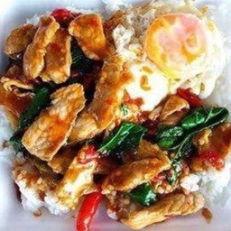 ข้าวกระเพราหมู + ไข่ดาว