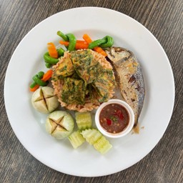 ข้าวผัดน้ำพริกกะปิปลาทู