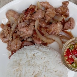 เนื้อผัดน้ำมันหอยราดข้าว