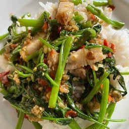 ข้าวผัดผักบุ้ง