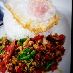 ผัดกะเพรา+โค้กโอ่ง